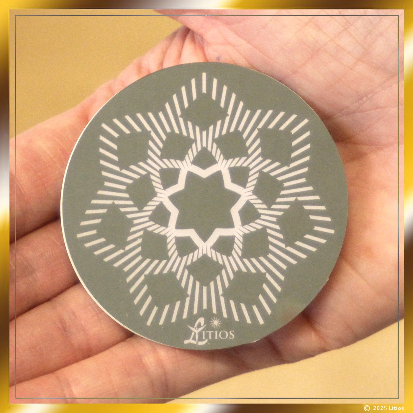 Goldenes Ashtar Shield Weihnachtsedition 2025 4 Goldenes Ashtar Shield - Litios-Lichtkristalle