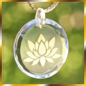 Goldenes Lotus-Medaillon - Litios-Lichtkristalle